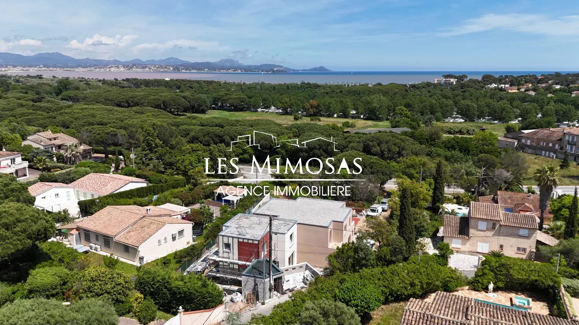 SAINT-AYGULF, Villas jumelées 4 pièces avec garage et parking