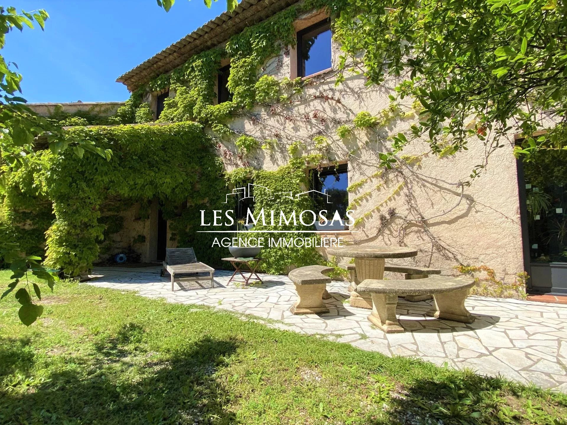 FREJUS, Bastide 200m² sur 1600m²  de terrain