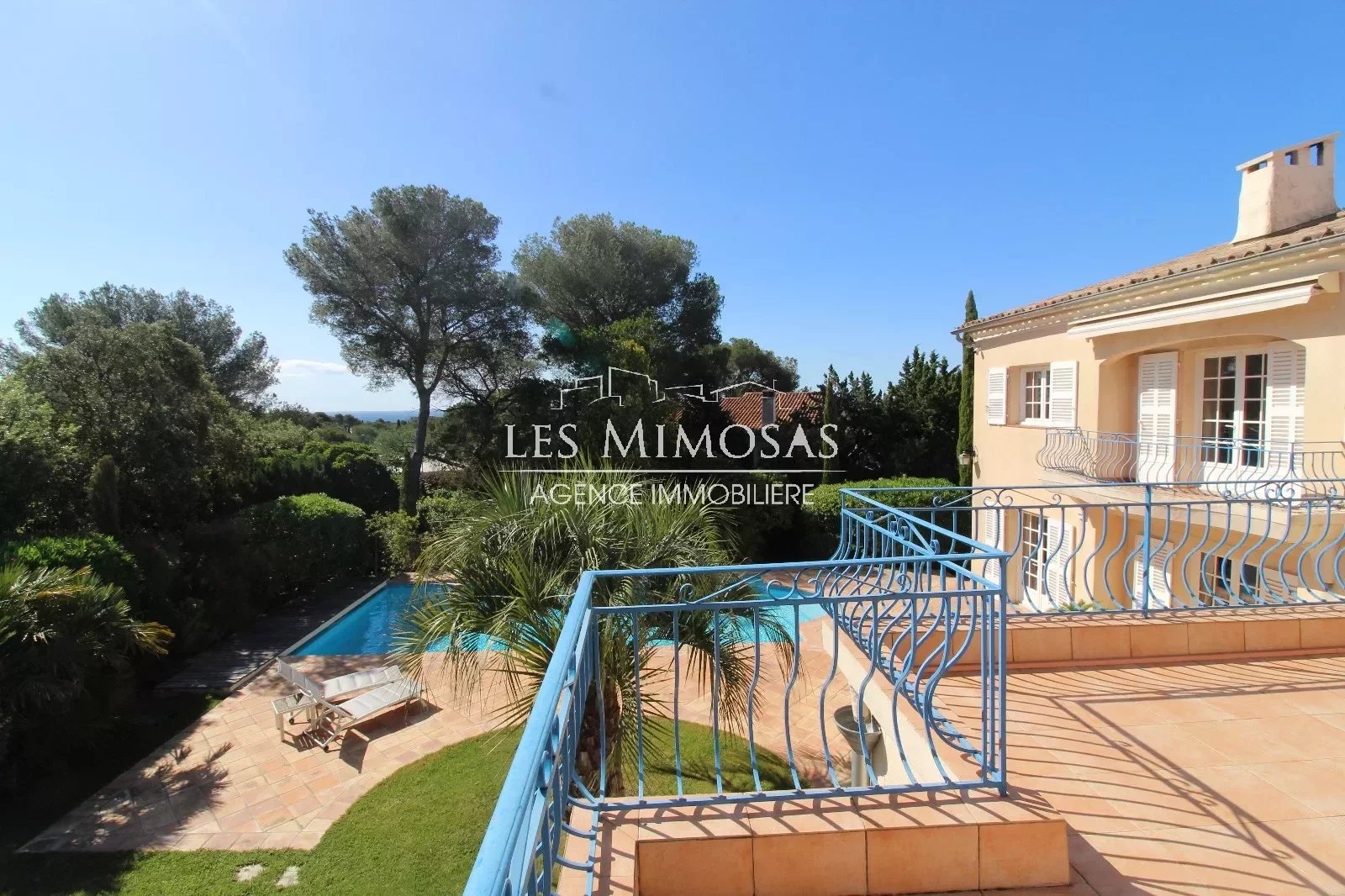 SAINT-RAPHAEL – Villa sur terrain de 1340m² avec piscine