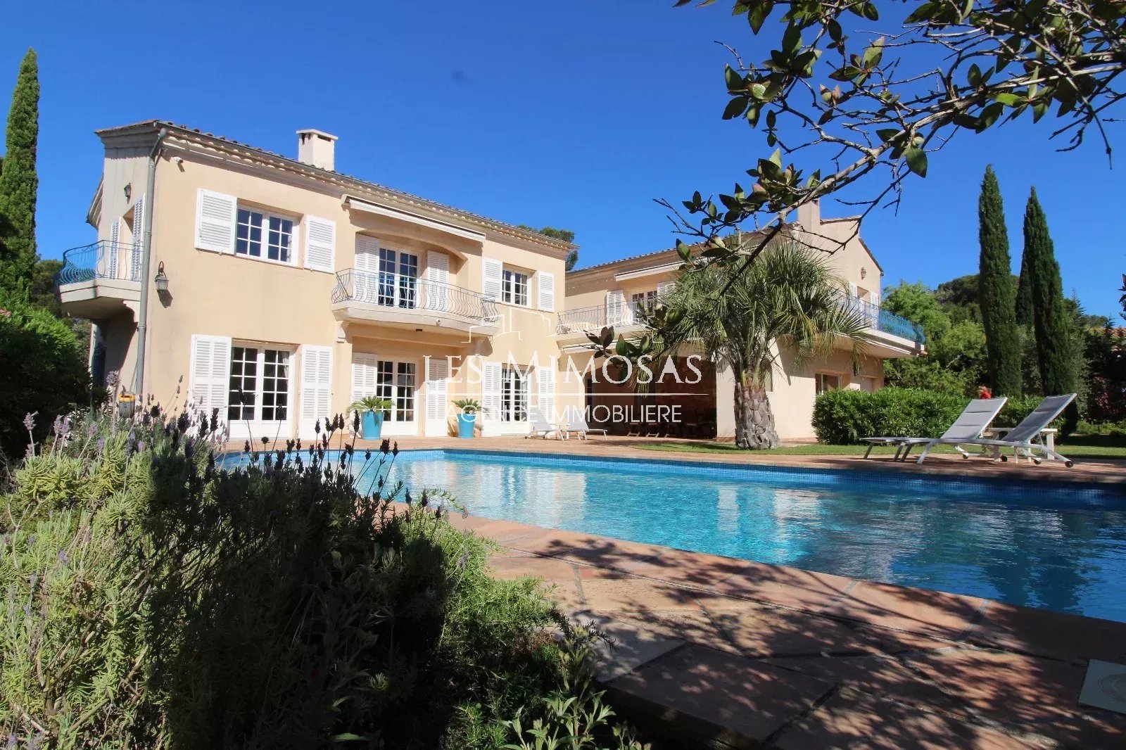 SAINT-RAPHAEL – Villa sur terrain de 1340m² avec piscine