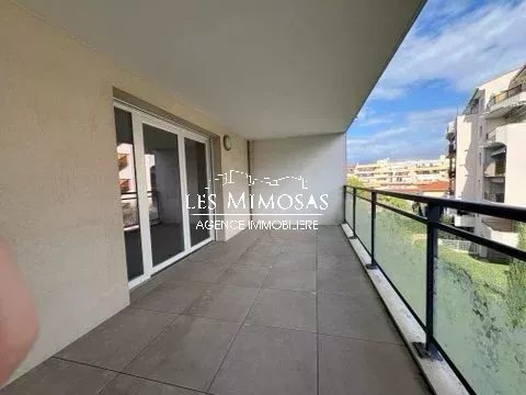 ST-RAPHAEL – centre-ville, 2 pièces récent de 47m² avec garage