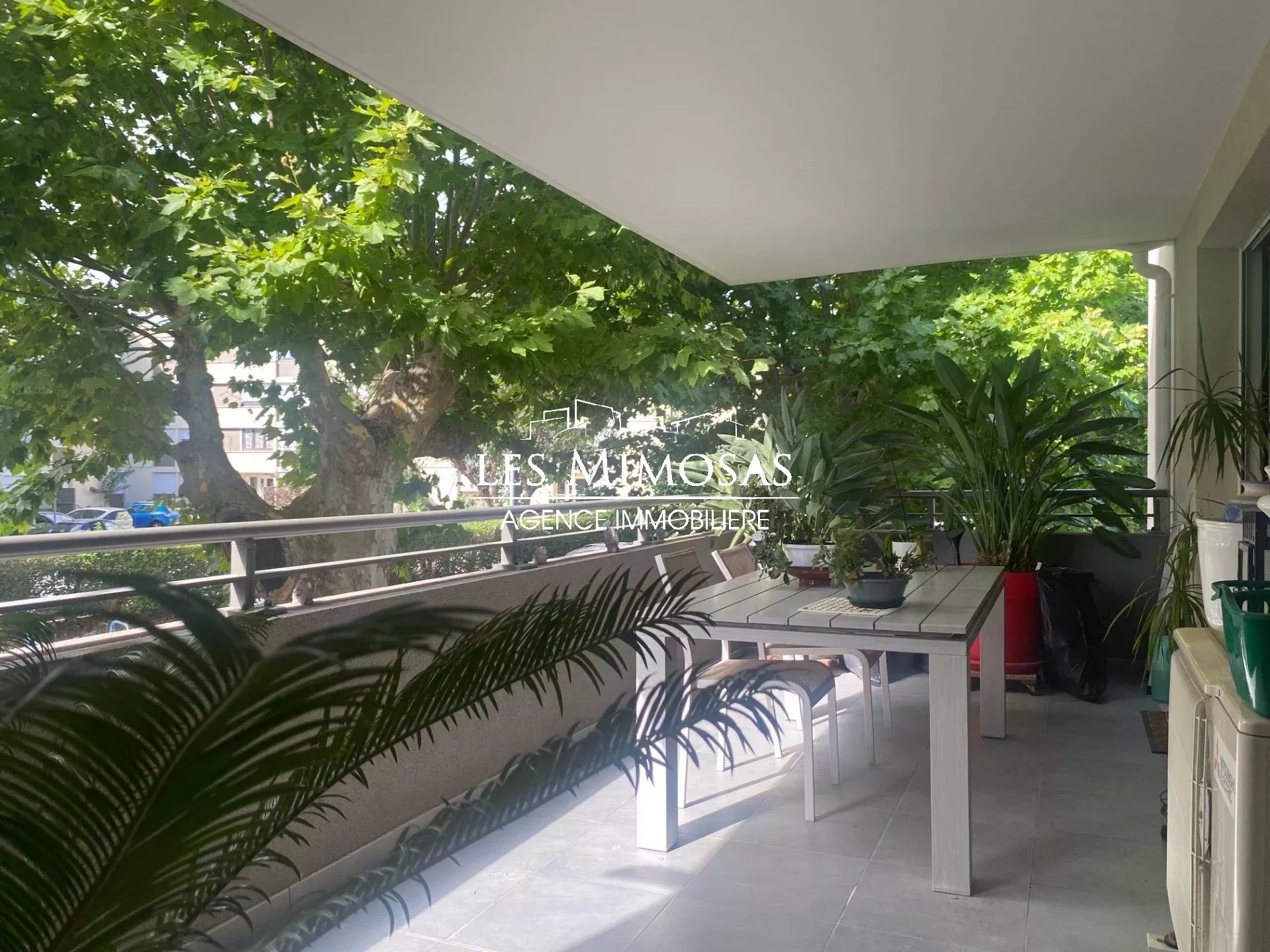 FREJUS – 3P – Grande Terrasse – Proche Commerces