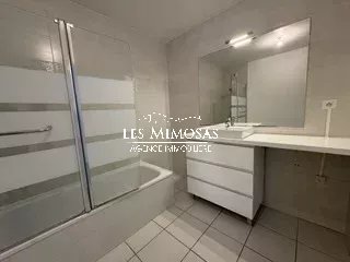 ST-RAPHAEL – centre-ville, 2 pièces récent de 47m² avec garage