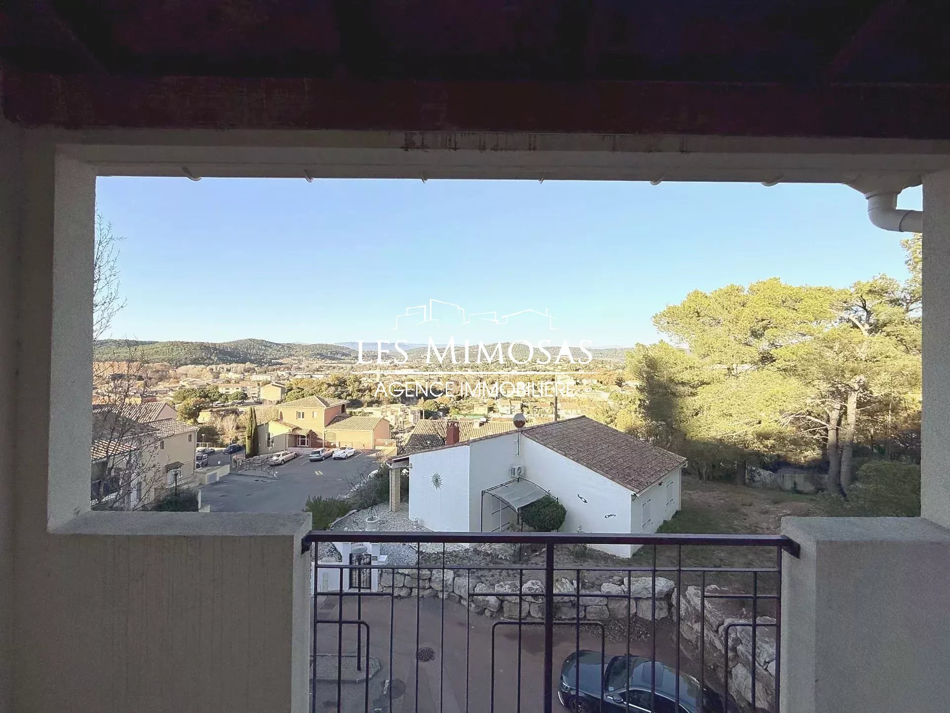 VIDAUBAN, Appartement 3 pièces + 2 Garages.