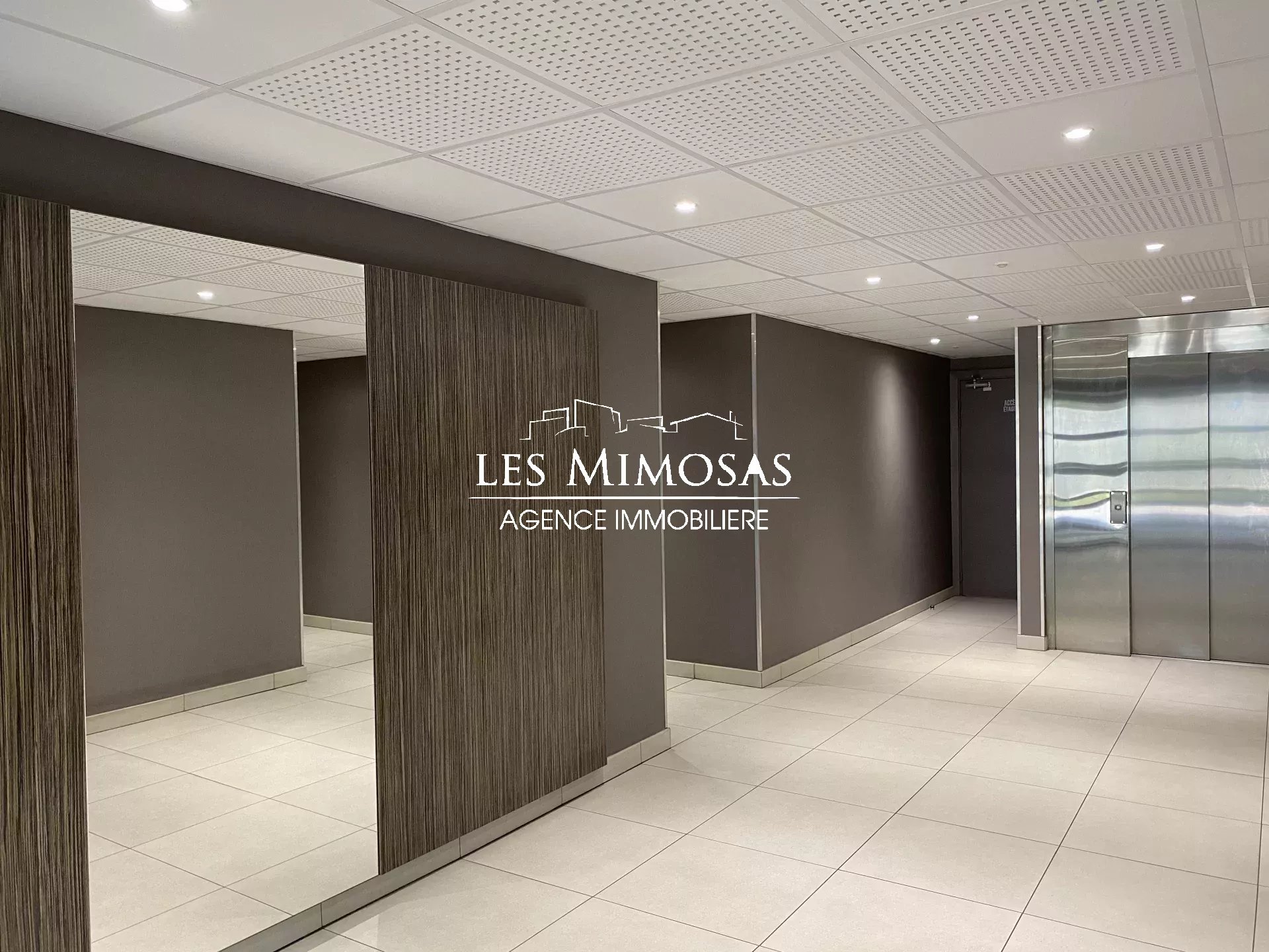 FREJUS – 3P – Grande Terrasse – Proche Commerces