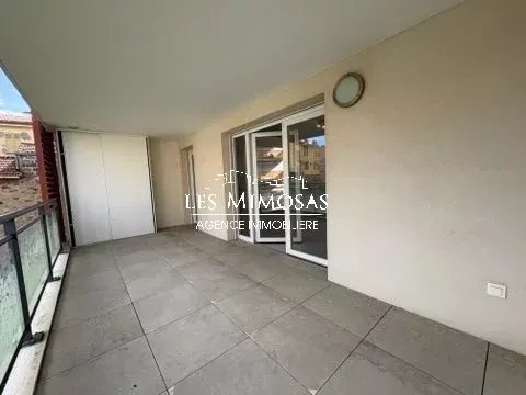 ST-RAPHAEL – centre-ville, 2 pièces récent de 47m² avec garage