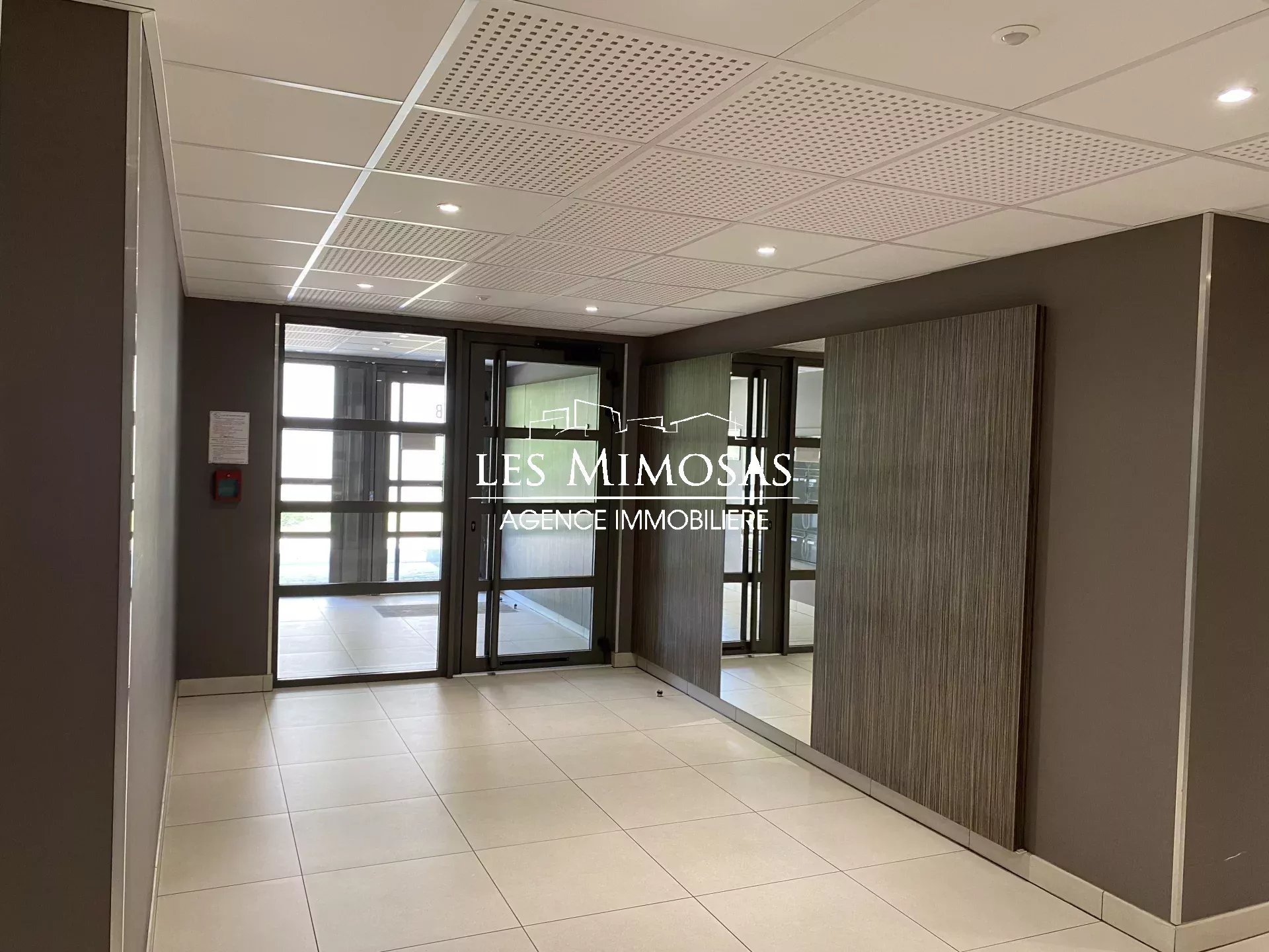 FREJUS – 3P – Grande Terrasse – Proche Commerces