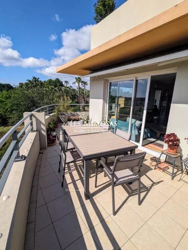 FREJUS, Appartement 3 pièces de 69m² avec grande terrasse de 34m² et parking