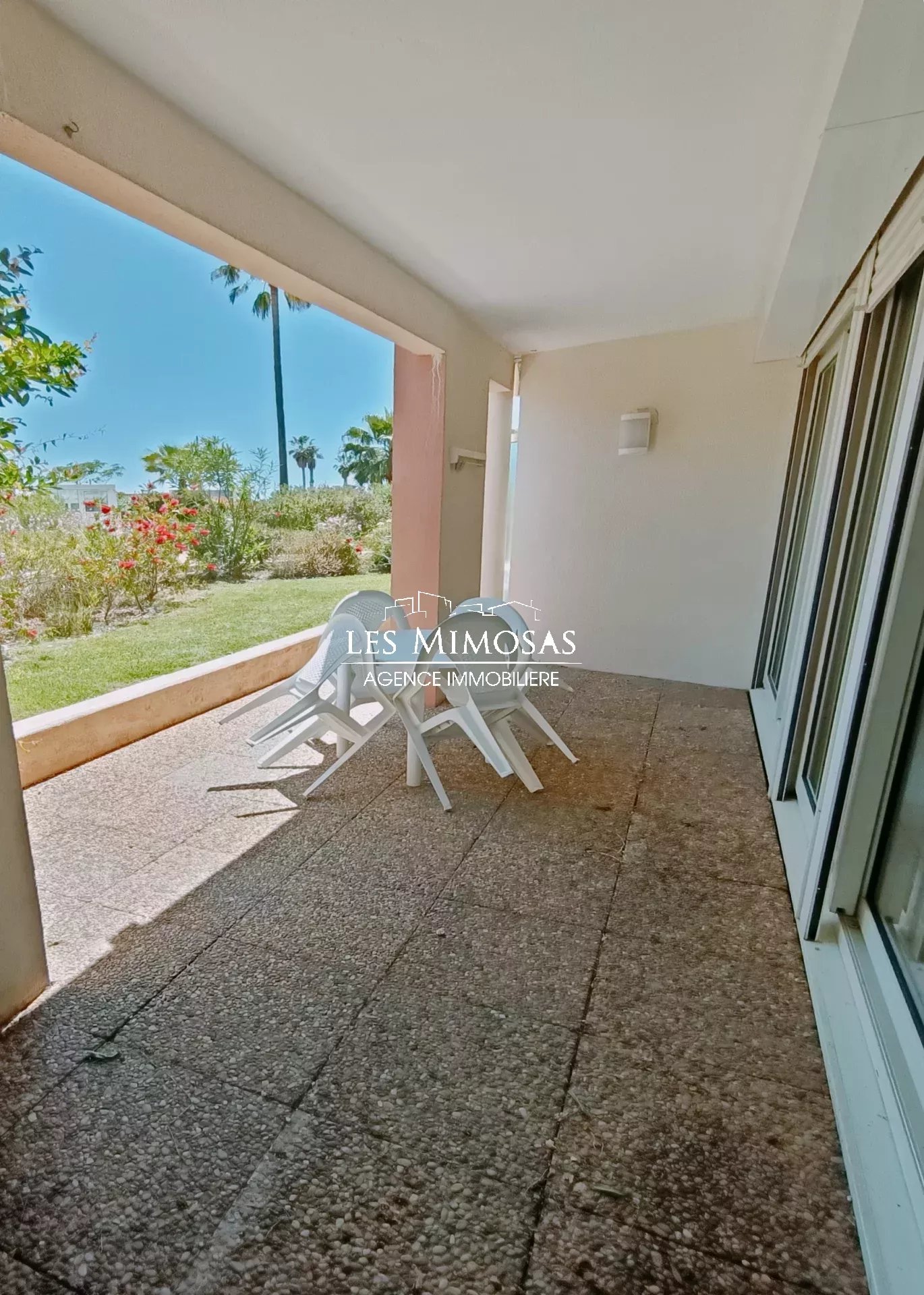 PORT-FREJUS, Studio avec parking en sous-sol