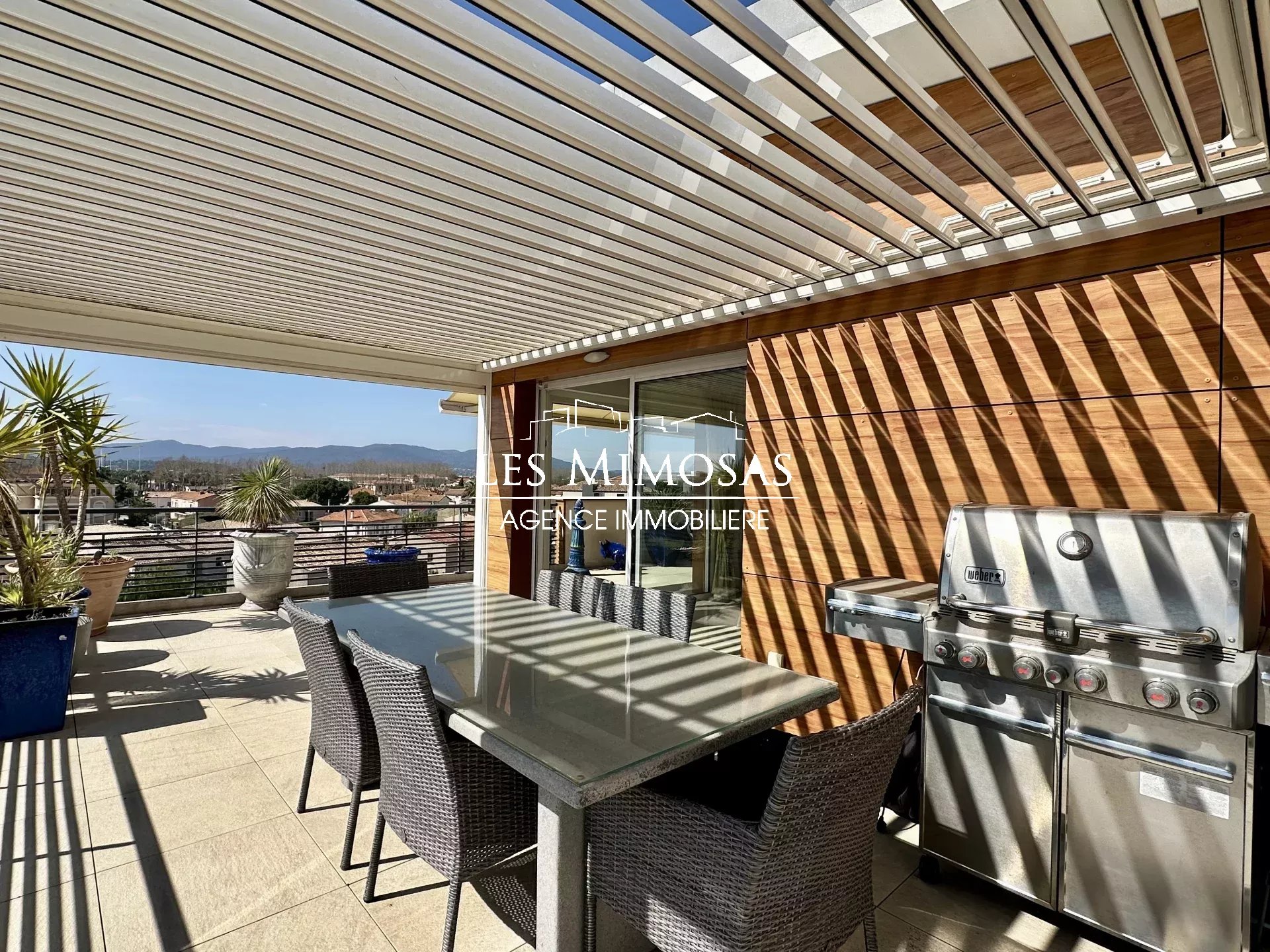 PORT-FREJUS II, Villa sur le toit de 115m² avec terrasse de 145m² + Garage + Cave