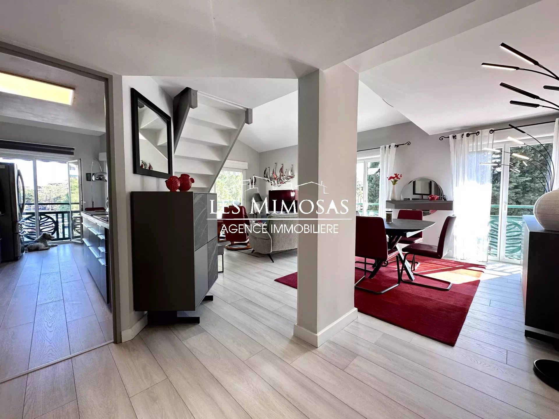 FREJUS-PLAGE grand APPARTEMENT de 95m² en Duplex