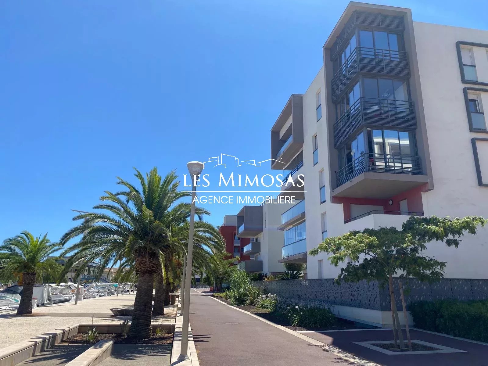 PORT-FREJUS II, APPARTEMENT 4 pièces de 98m² avec terrasses de 40m² + GARAGE