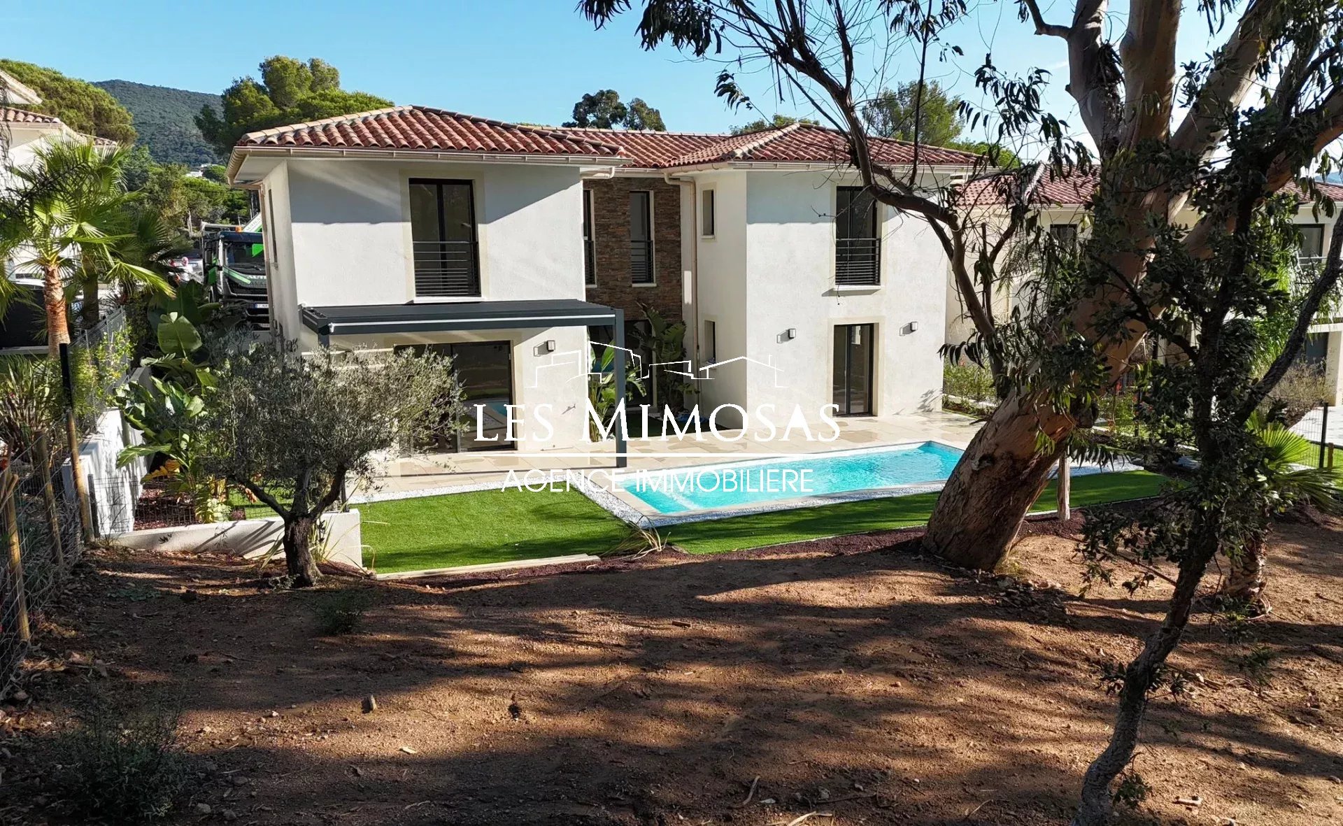 CAVALAIRE-SUR-MER, Villa contemporaine avec piscine dans domaine privé à 500m des plages