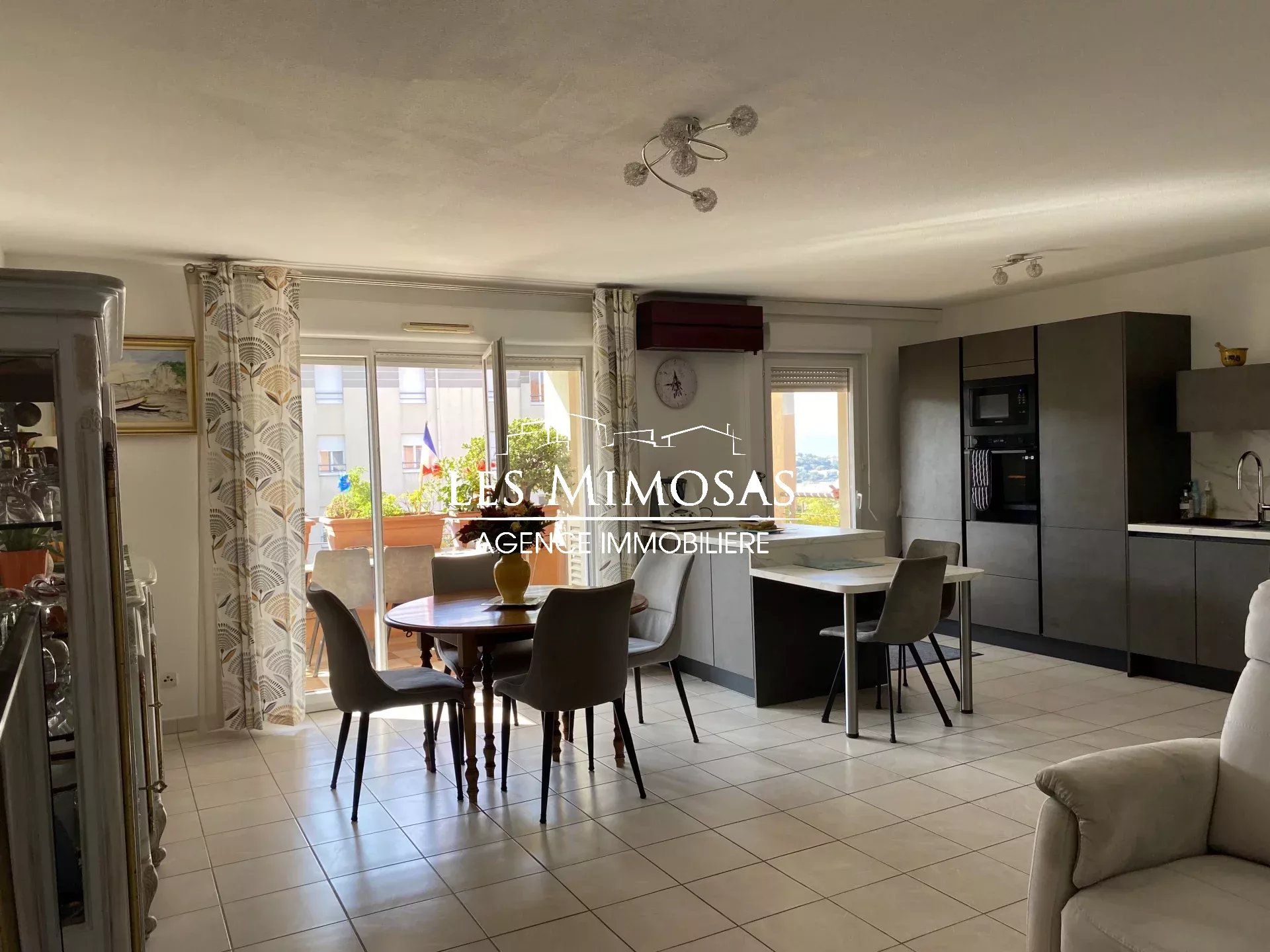 Vente Appartement de 75.34m²  à Saint-Raphaël