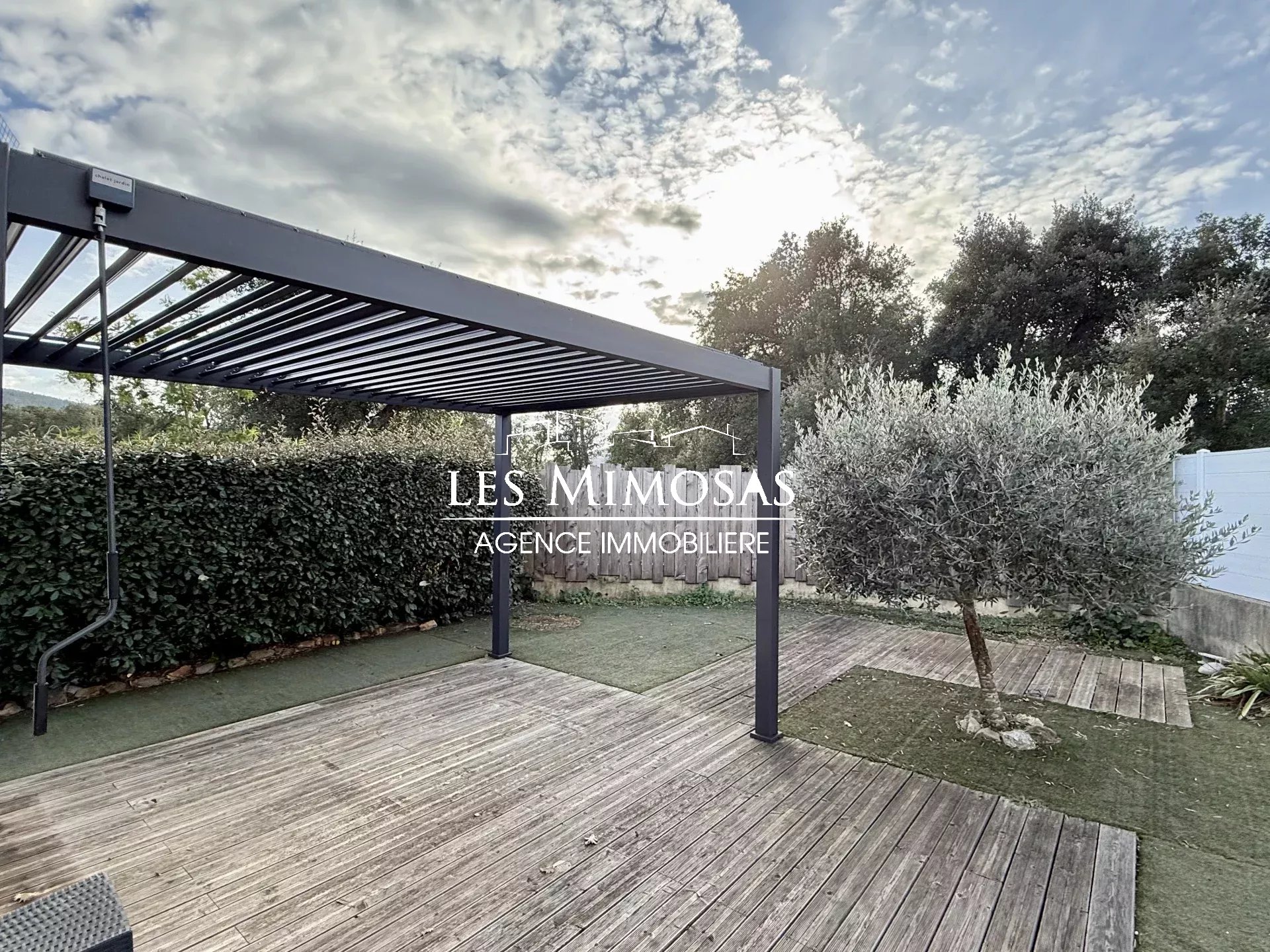 MAISON 4 pièces sur un TERRAIN de 326m²