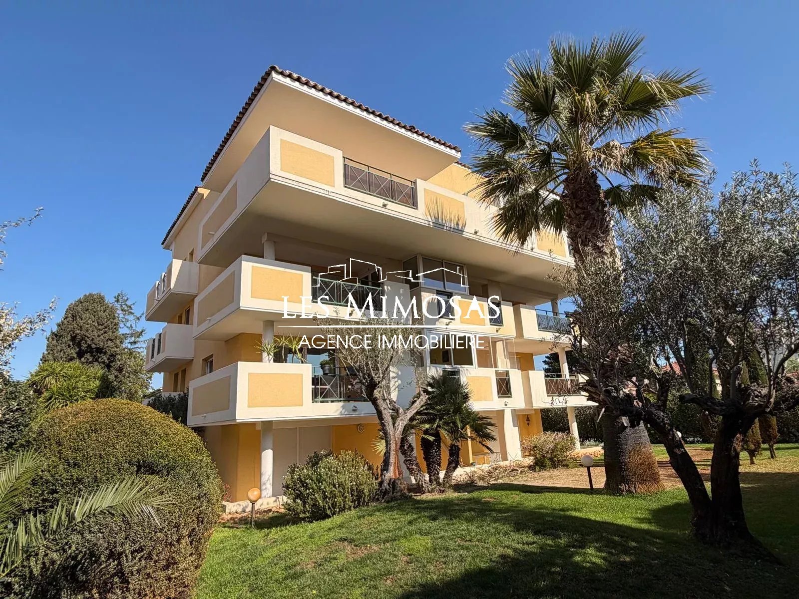 FREJUS-PLAGE, proche Base Nature, Appartement 3 pièces avec terrasse, parking et cave