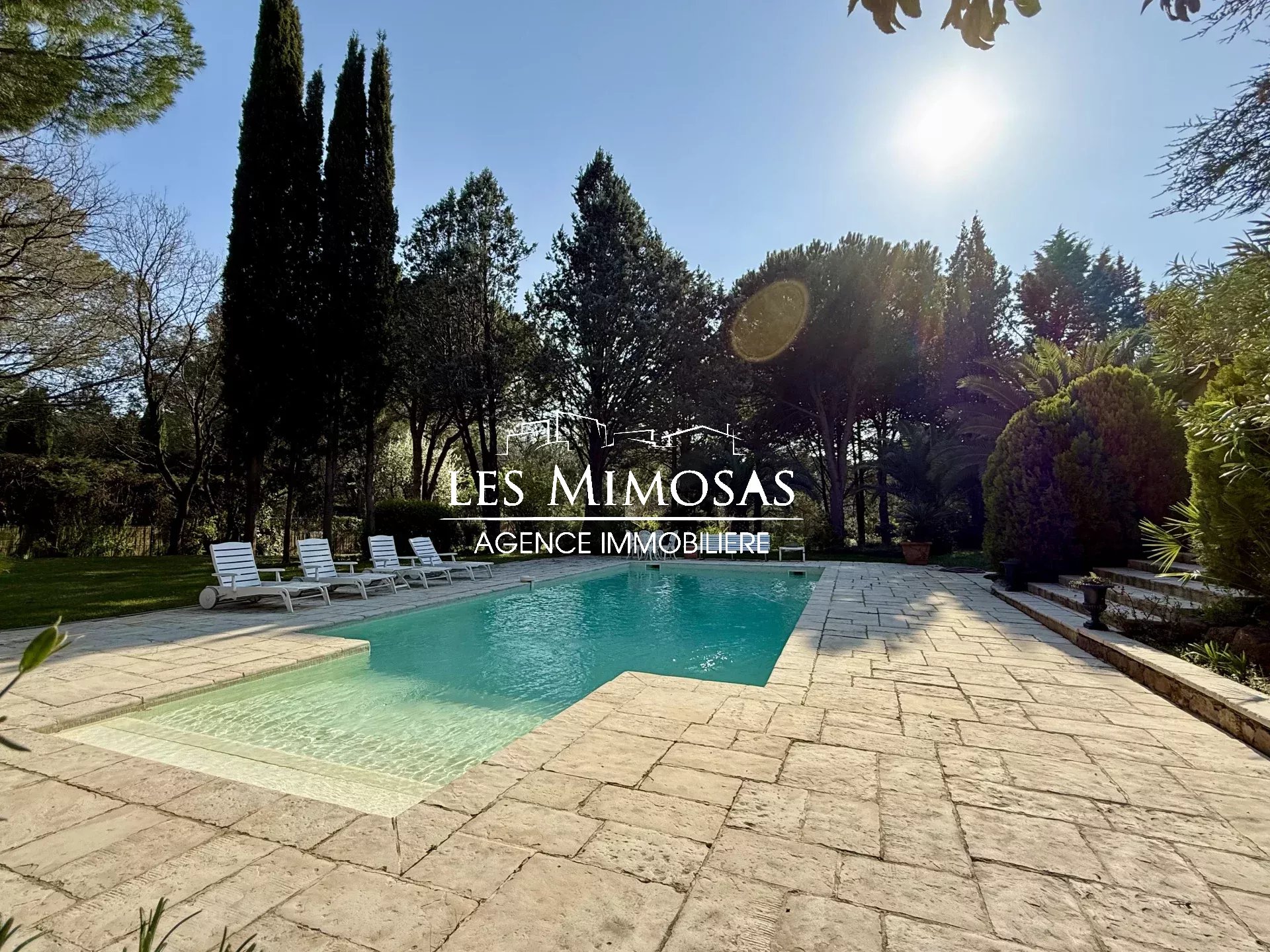 Vente Maison de 233.72m²  à Roquebrune-sur-Argens