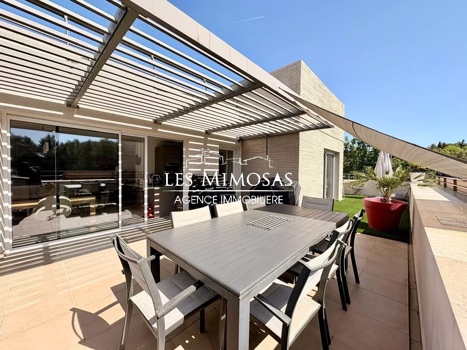 FREJUS, Appartement « toit terrasse » 4 pièces de 89m² en dernier étage avec terrasse de 46m²
