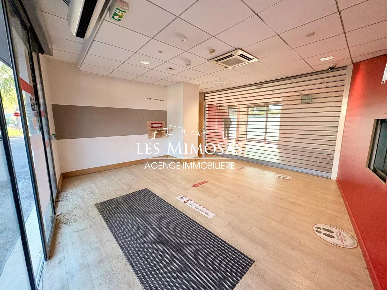 Vente Commerce de 213.72m²  à Fréjus
