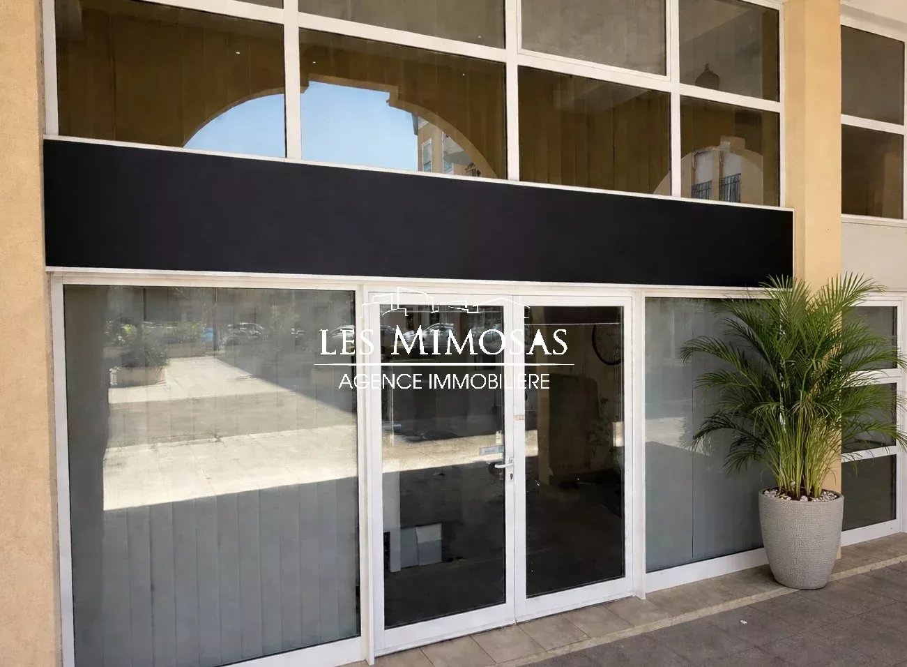 Vente Commerce de 104.62m²  à Fréjus