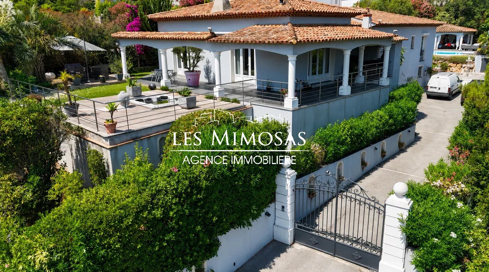 SAINT-AYGULF – VILLA 7 Pièces 301m² sur 1490m² VUE MER