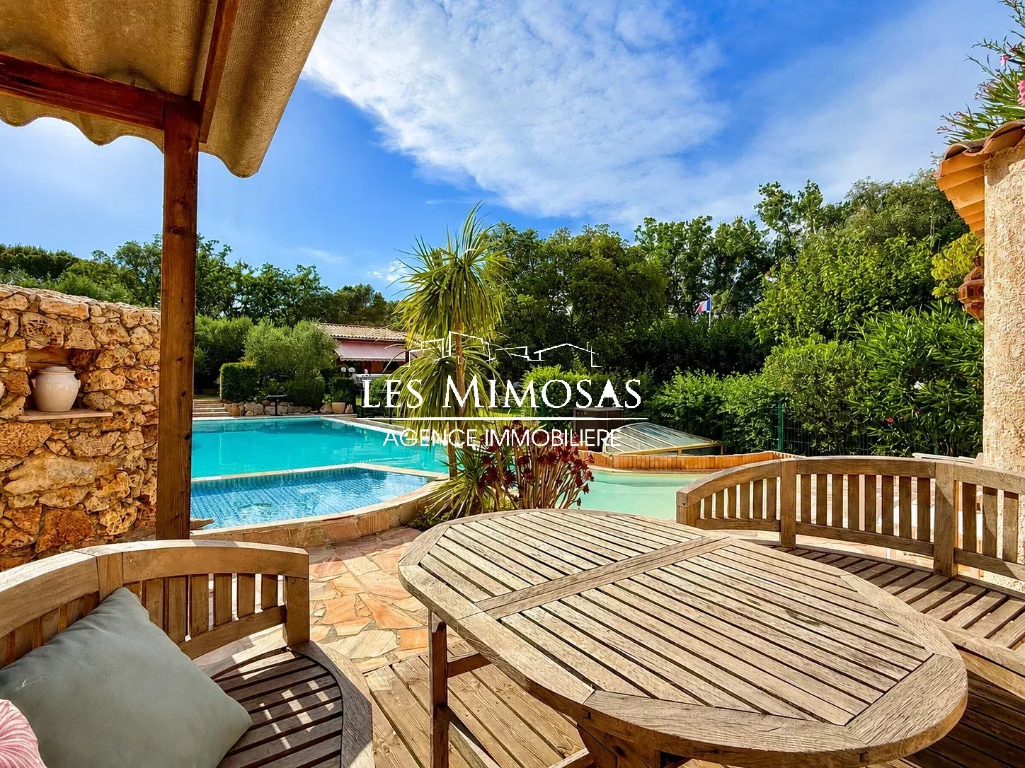 FREJUS – MAISON 5-6 Pièces sur 2200m² avec Piscine